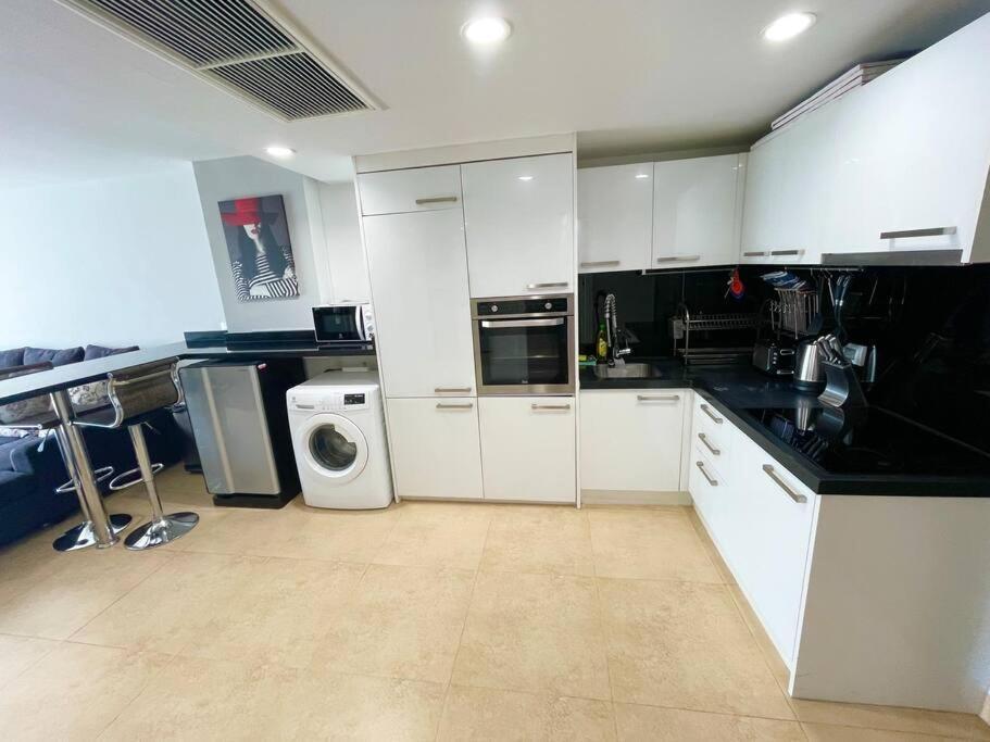 60Sqm Luxury 1 Bed - Pattaya City Centre - Centara Avenue Residences - 704 Buitenkant foto